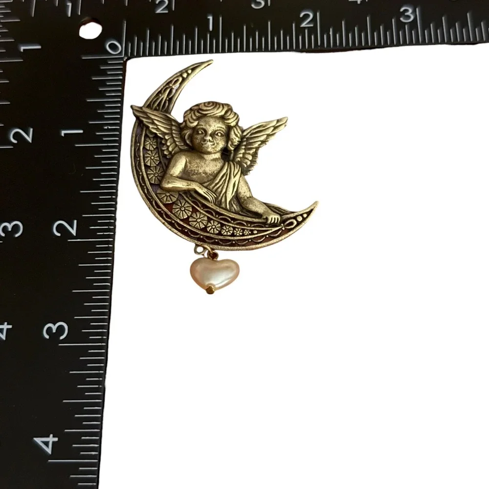 JJ Jonette Bronze Tone Cherub‎ on Crescent Moon Brooch Dangling Pearl Heart